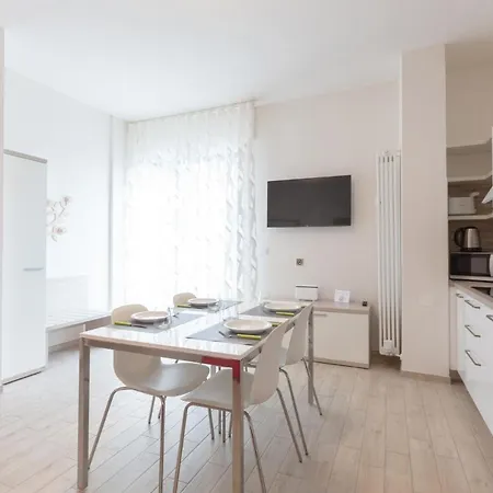 Enjoy, By Short Holidays Apartment