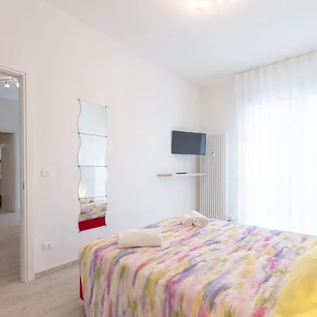 Apartment Enjoy, By Short Holidays *