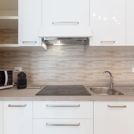 Apartment Enjoy, By Short Holidays