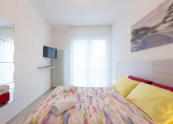 Enjoy, By Short Holidays Болонья